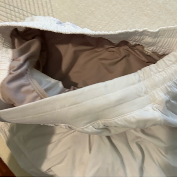 Lululemon Hotty Hot Low Rise Shorts 2.5 Inseam sz 14 - Picture 7 of 14